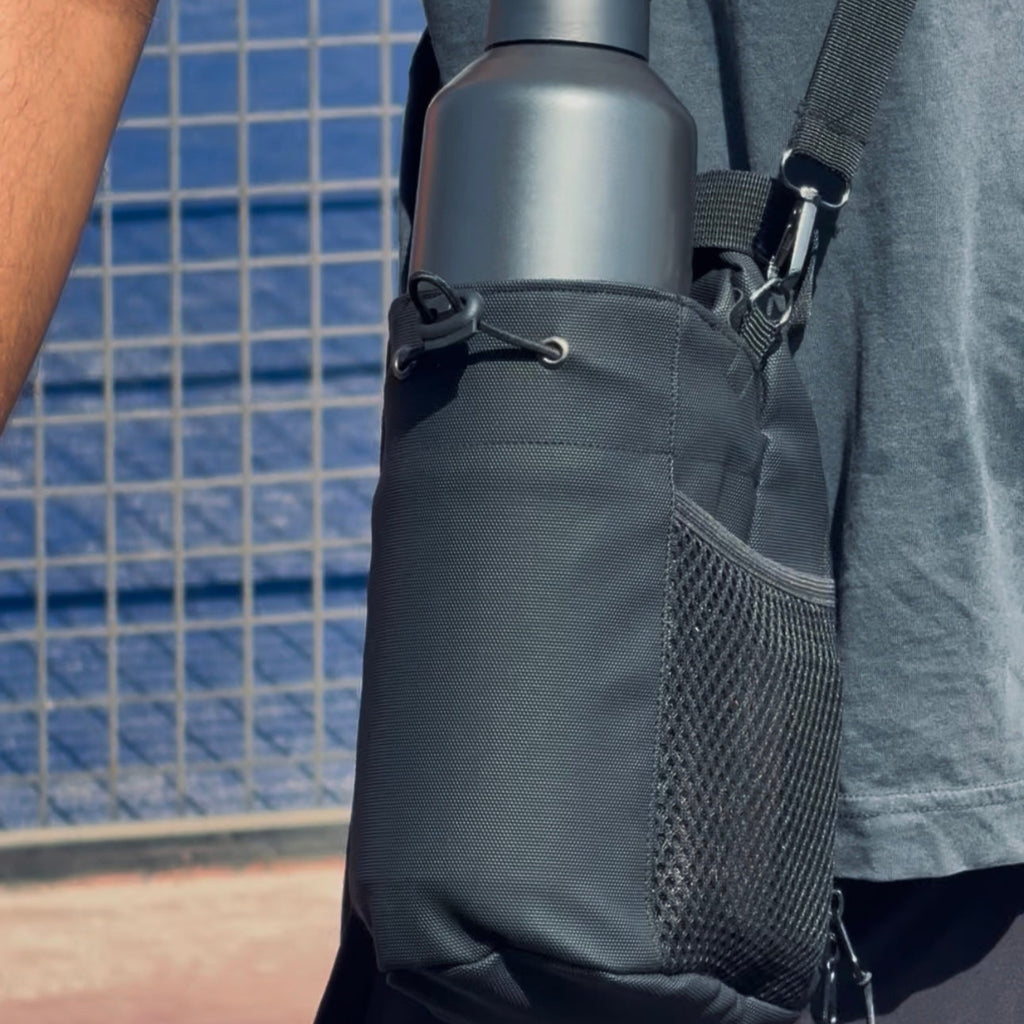 Waterproof magnetic cross-body bag carrying a large bottle during outdoor training